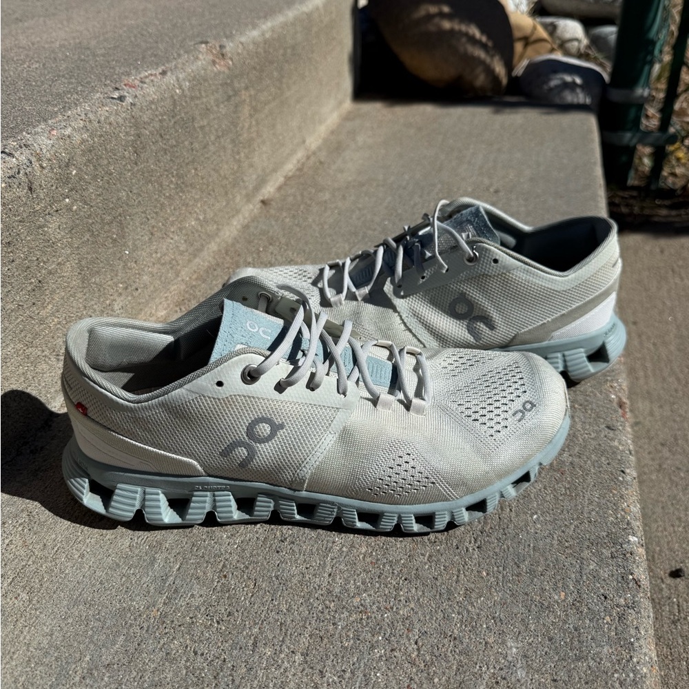 Women’s On Cloud X (size 9.5)